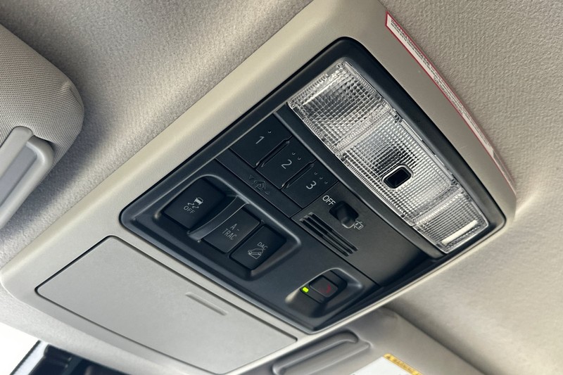 Toyota 4Runner Vehicle Full-screen Gallery Image 24