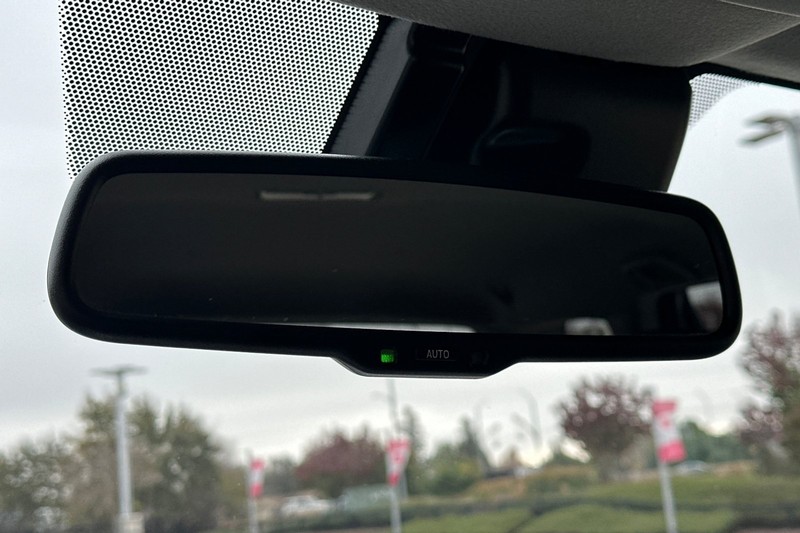 Toyota 4Runner Vehicle Full-screen Gallery Image 25