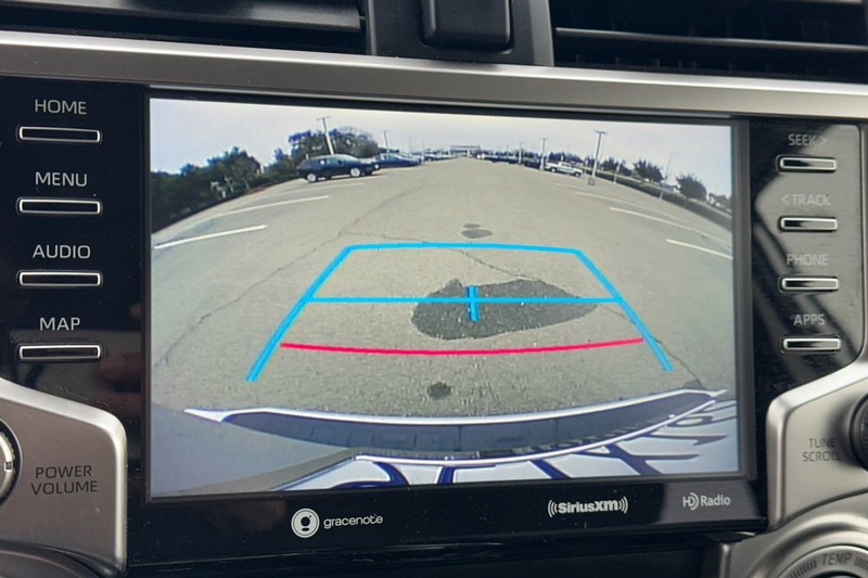 Toyota 4Runner Vehicle Full-screen Gallery Image 27