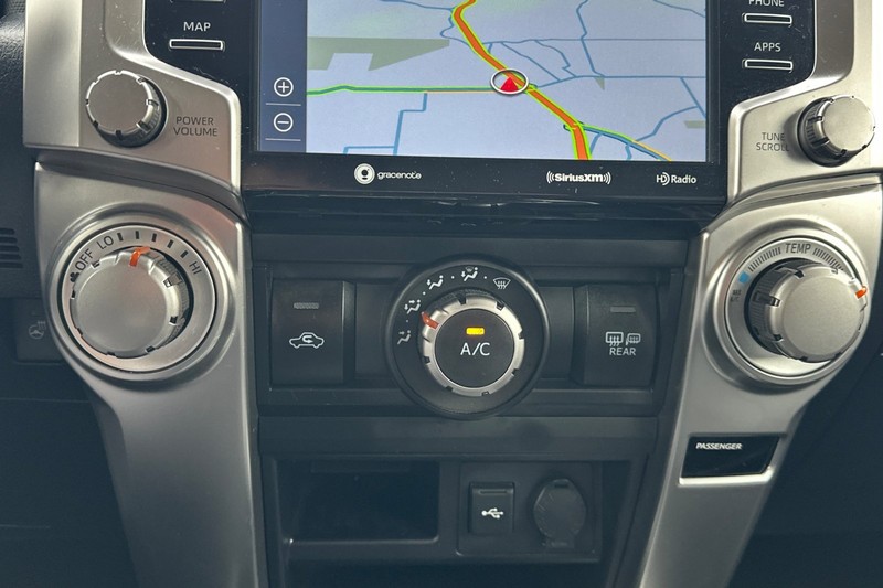 Toyota 4Runner Vehicle Full-screen Gallery Image 28