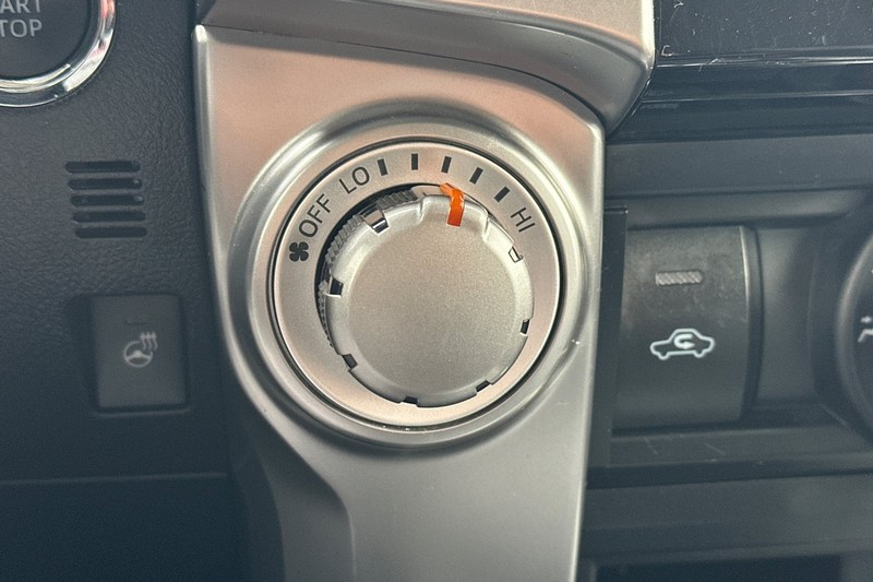 Toyota 4Runner Vehicle Full-screen Gallery Image 29