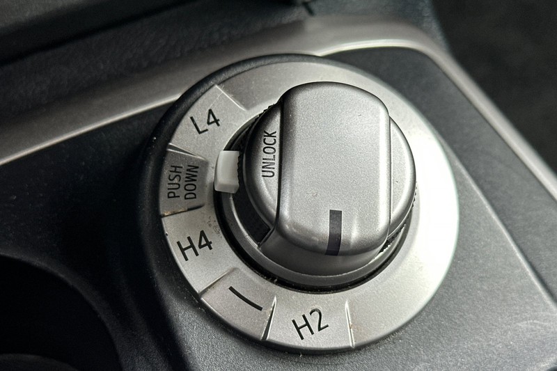 Toyota 4Runner Vehicle Full-screen Gallery Image 32