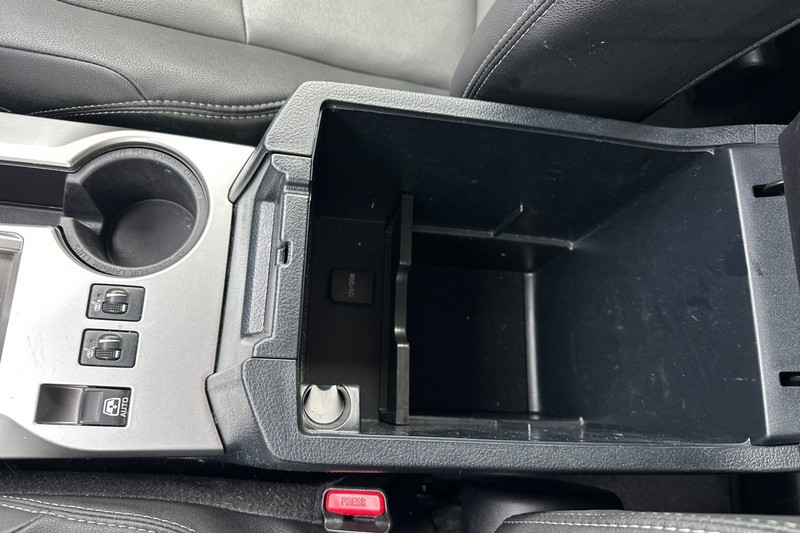 Toyota 4Runner Vehicle Full-screen Gallery Image 33