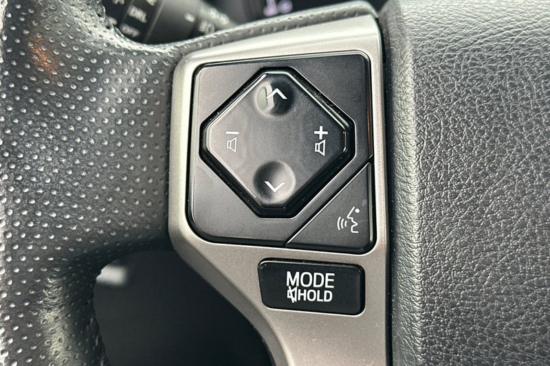 Toyota 4Runner Vehicle Full-screen Gallery Image 37