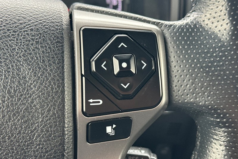 Toyota 4Runner Vehicle Full-screen Gallery Image 39