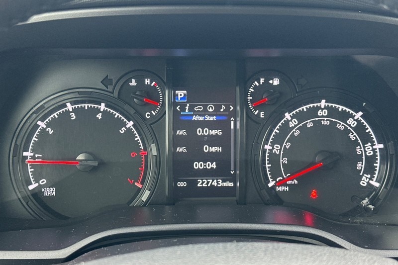 Toyota 4Runner Vehicle Full-screen Gallery Image 41