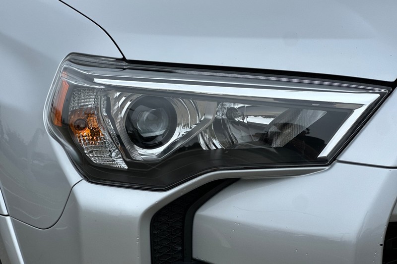 Toyota 4Runner Vehicle Full-screen Gallery Image 48