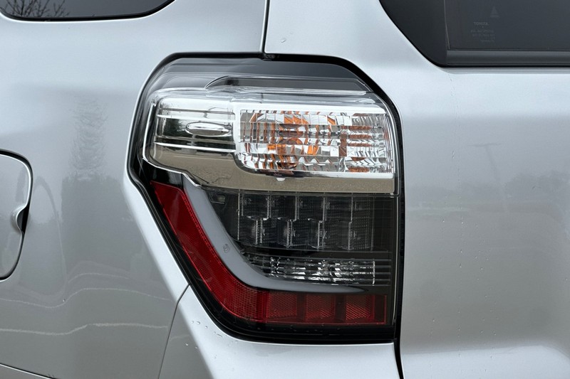 Toyota 4Runner Vehicle Full-screen Gallery Image 50