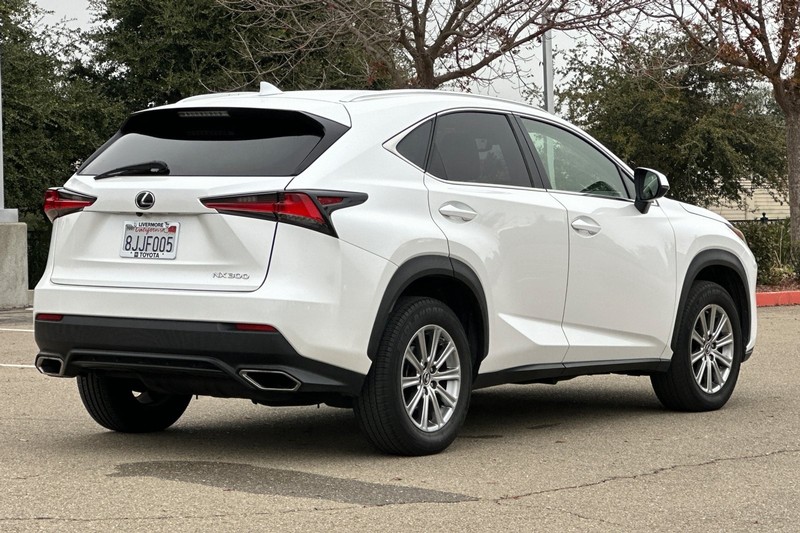 Lexus NX Vehicle Full-screen Gallery Image 04