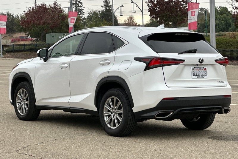 Lexus NX Vehicle Full-screen Gallery Image 06