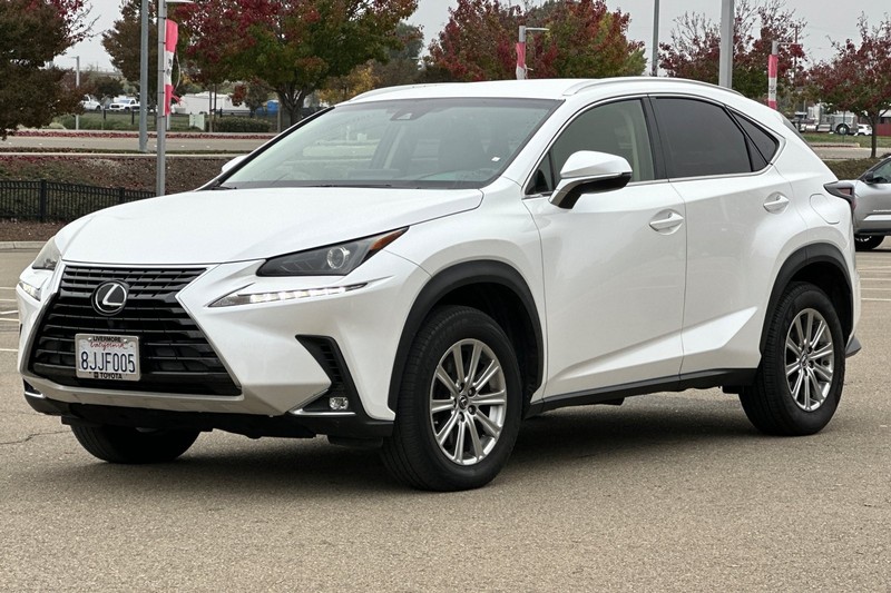 Lexus NX Vehicle Full-screen Gallery Image 08