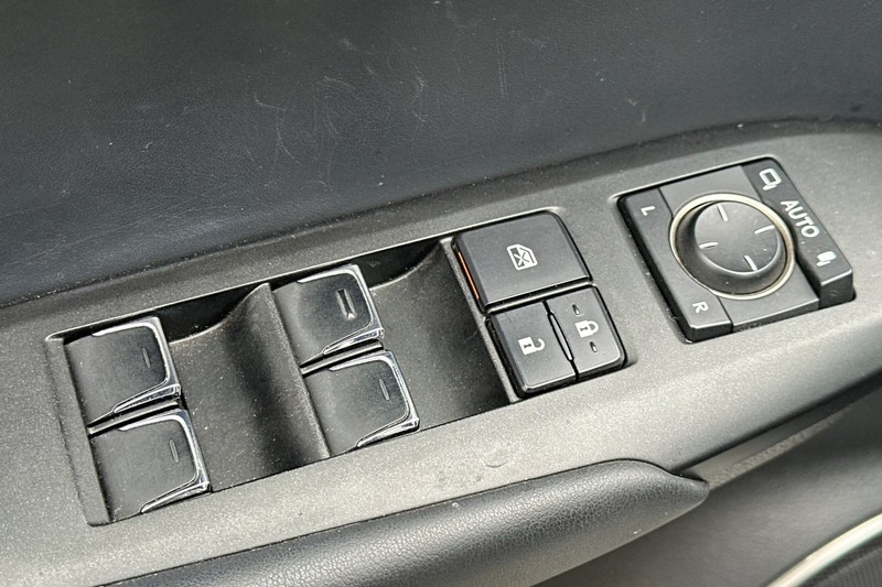 Lexus NX Vehicle Full-screen Gallery Image 12