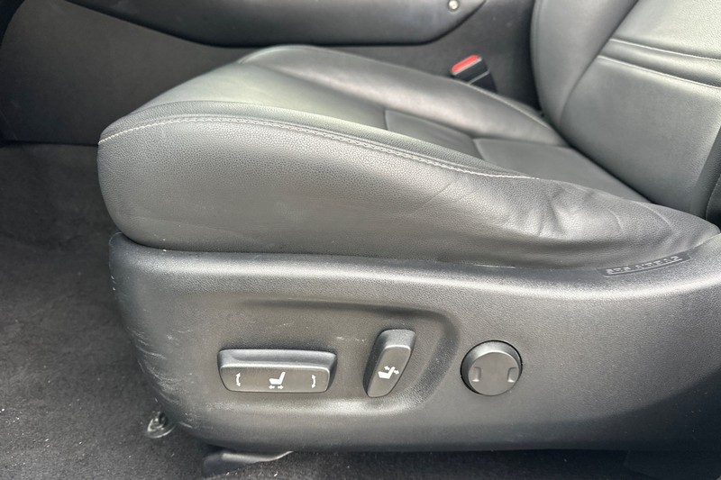 Lexus NX Vehicle Full-screen Gallery Image 13