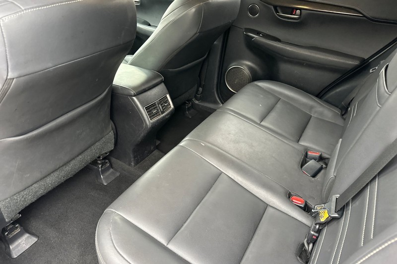 Lexus NX Vehicle Full-screen Gallery Image 14