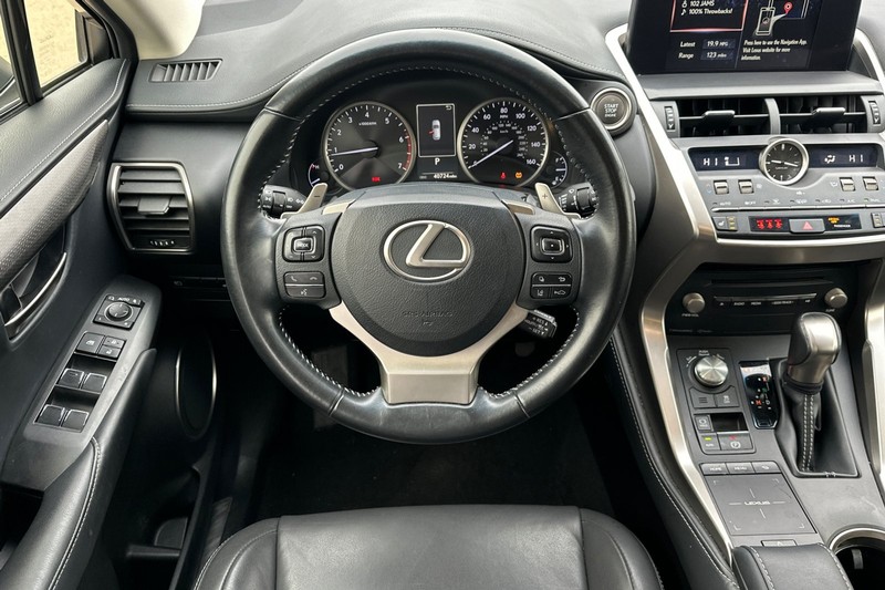 Lexus NX Vehicle Full-screen Gallery Image 16