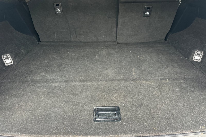 Lexus NX Vehicle Full-screen Gallery Image 17