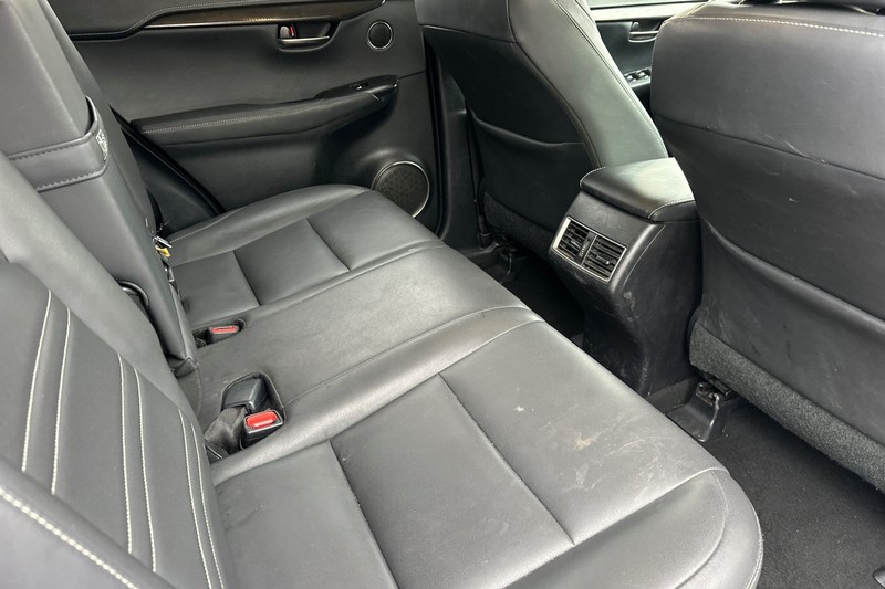 Lexus NX Vehicle Full-screen Gallery Image 18