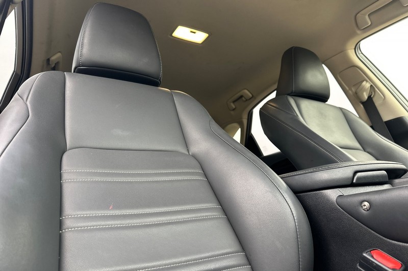 Lexus NX Vehicle Full-screen Gallery Image 20