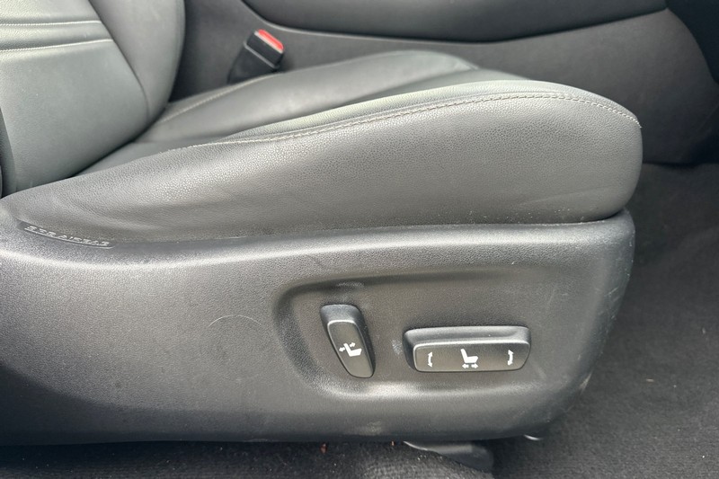 Lexus NX Vehicle Full-screen Gallery Image 23