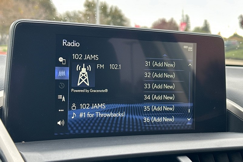 Lexus NX Vehicle Full-screen Gallery Image 26