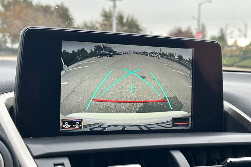 Lexus NX Vehicle Full-screen Gallery Image 27