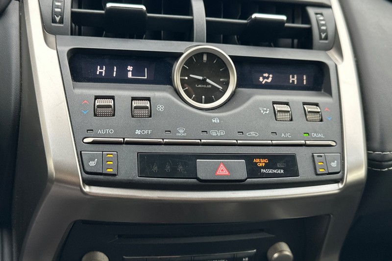 Lexus NX Vehicle Full-screen Gallery Image 28