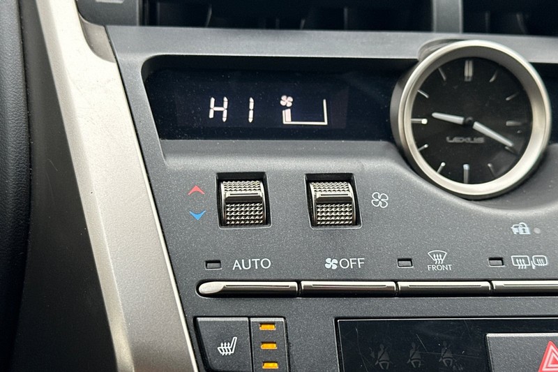 Lexus NX Vehicle Full-screen Gallery Image 29