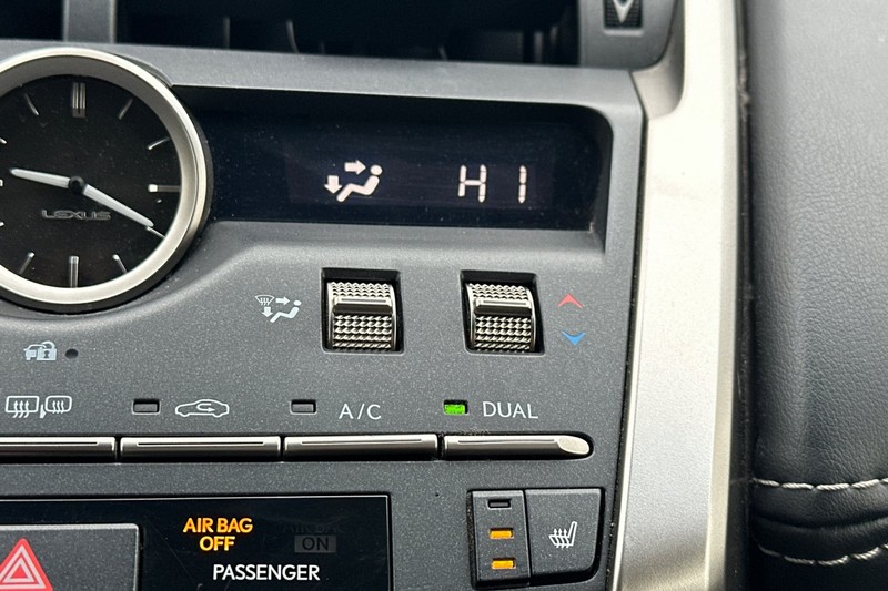 Lexus NX Vehicle Full-screen Gallery Image 30