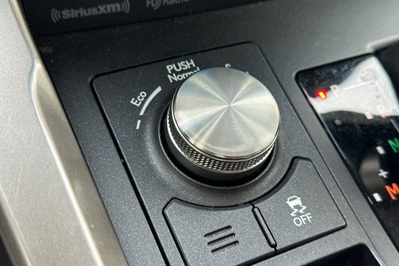 Lexus NX Vehicle Full-screen Gallery Image 32