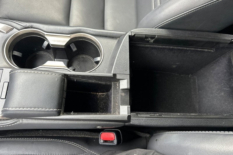 Lexus NX Vehicle Full-screen Gallery Image 33