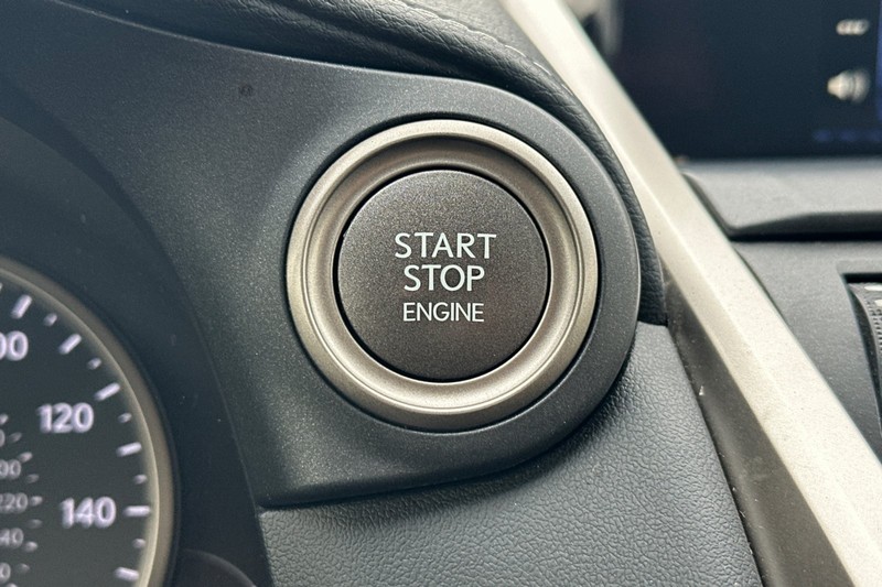 Lexus NX Vehicle Full-screen Gallery Image 35