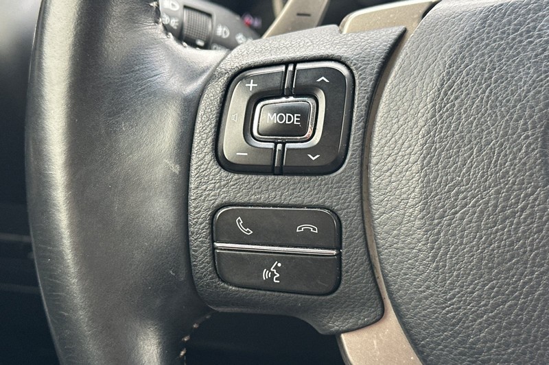 Lexus NX Vehicle Full-screen Gallery Image 37