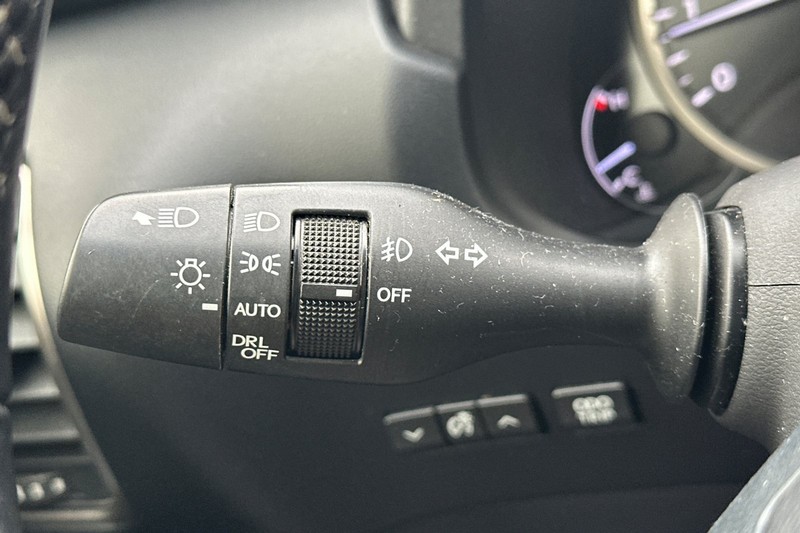 Lexus NX Vehicle Full-screen Gallery Image 38