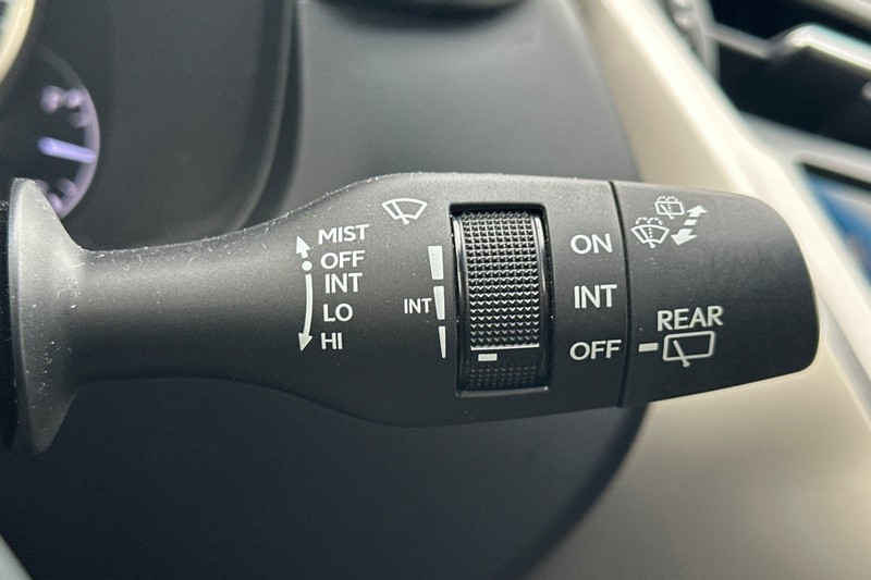 Lexus NX Vehicle Full-screen Gallery Image 40