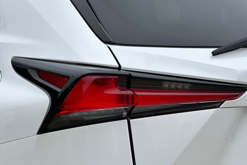 Lexus NX Vehicle Full-screen Gallery Image 49