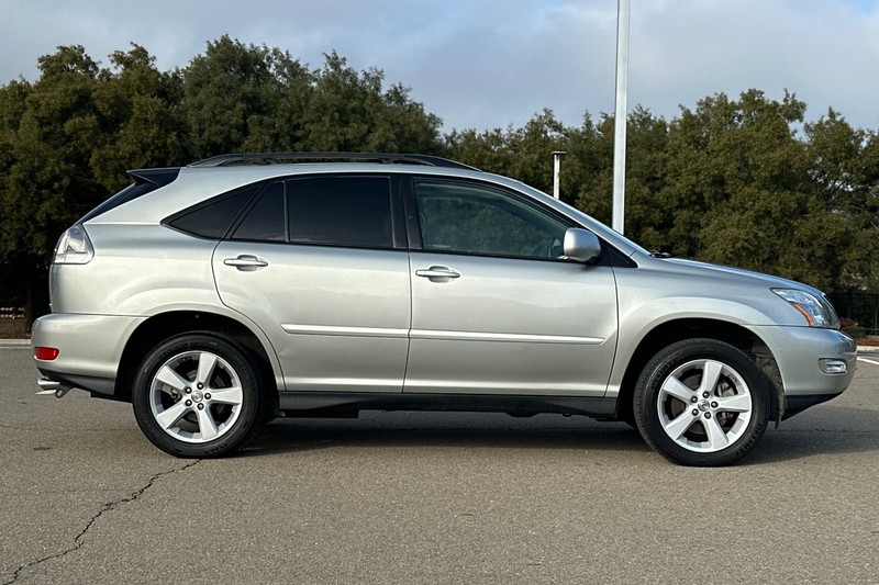 Lexus RX 330 Vehicle Full-screen Gallery Image 03