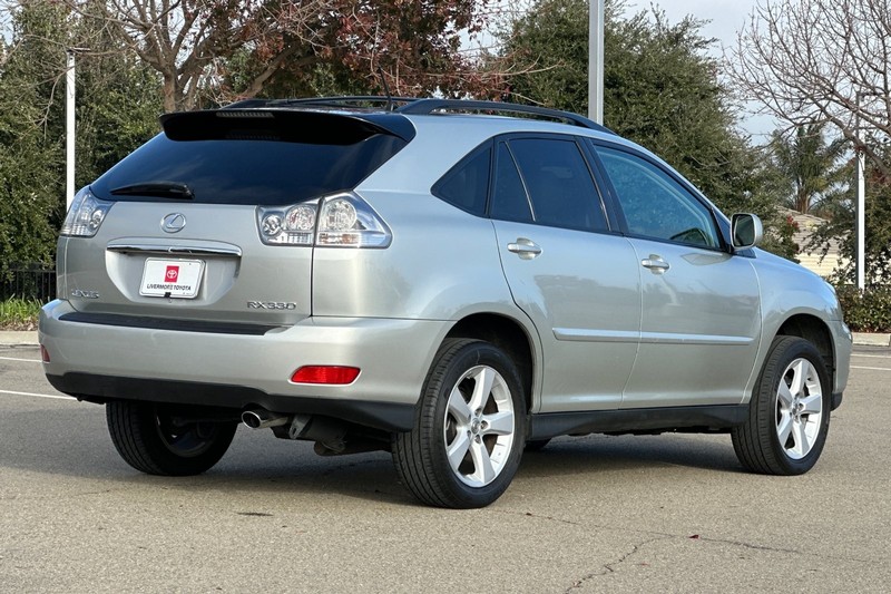 Lexus RX 330 Vehicle Full-screen Gallery Image 04
