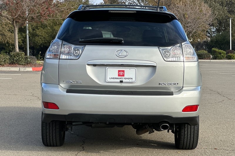 Lexus RX 330 Vehicle Full-screen Gallery Image 05