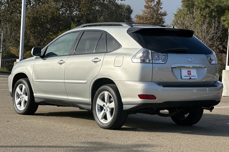 Lexus RX 330 Vehicle Full-screen Gallery Image 06