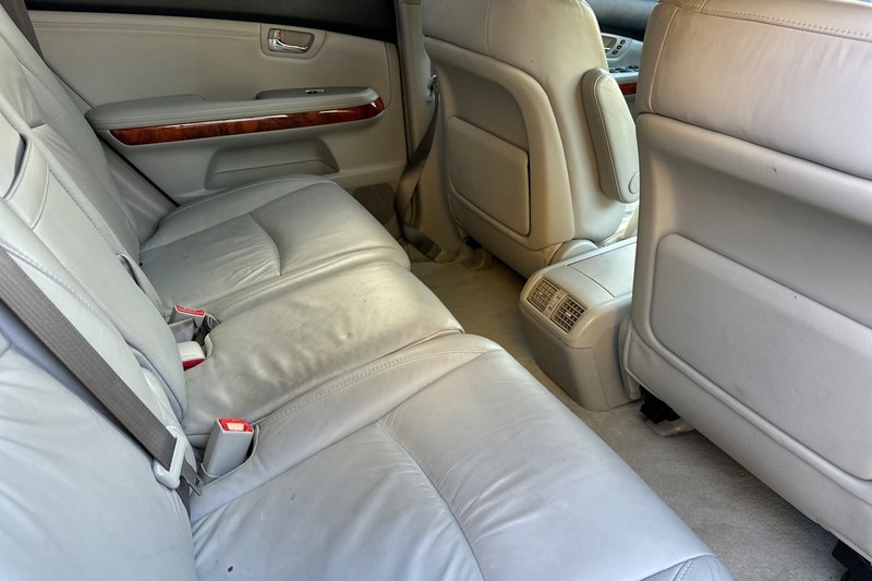 Lexus RX 330 Vehicle Full-screen Gallery Image 17