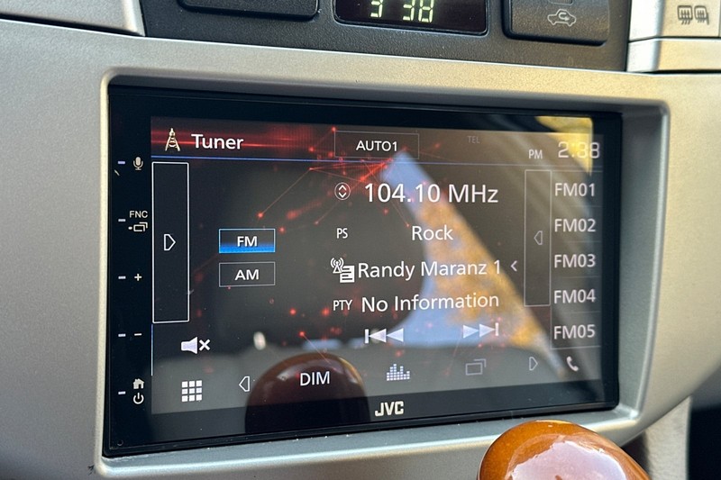 Lexus RX 330 Vehicle Full-screen Gallery Image 25