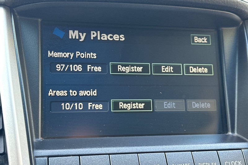 Lexus RX 330 Vehicle Full-screen Gallery Image 26