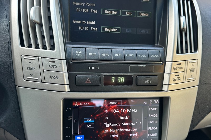 Lexus RX 330 Vehicle Full-screen Gallery Image 27