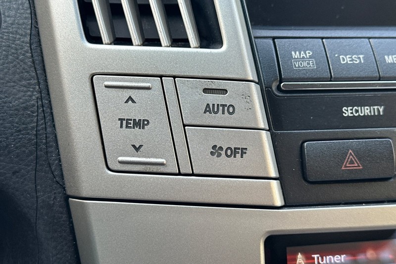 Lexus RX 330 Vehicle Full-screen Gallery Image 28