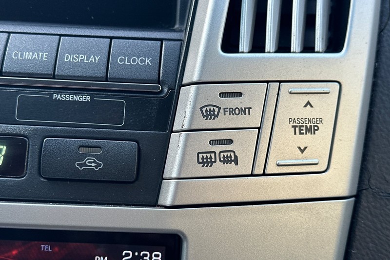 Lexus RX 330 Vehicle Full-screen Gallery Image 29