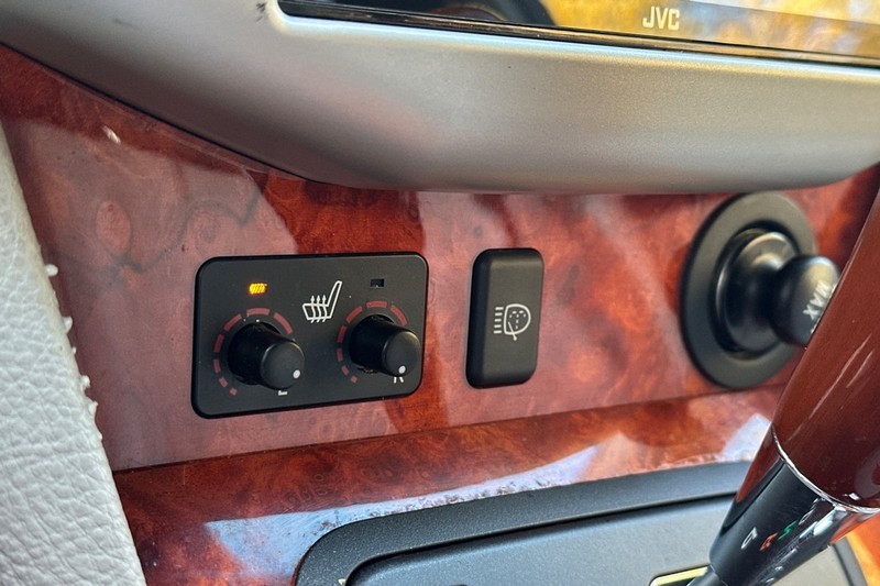 Lexus RX 330 Vehicle Full-screen Gallery Image 30