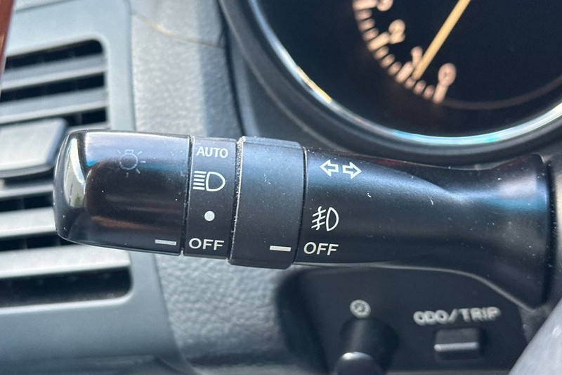 Lexus RX 330 Vehicle Full-screen Gallery Image 35