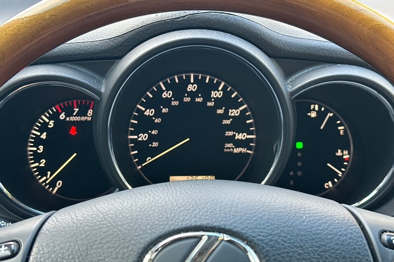 Lexus RX 330 Vehicle Full-screen Gallery Image 38