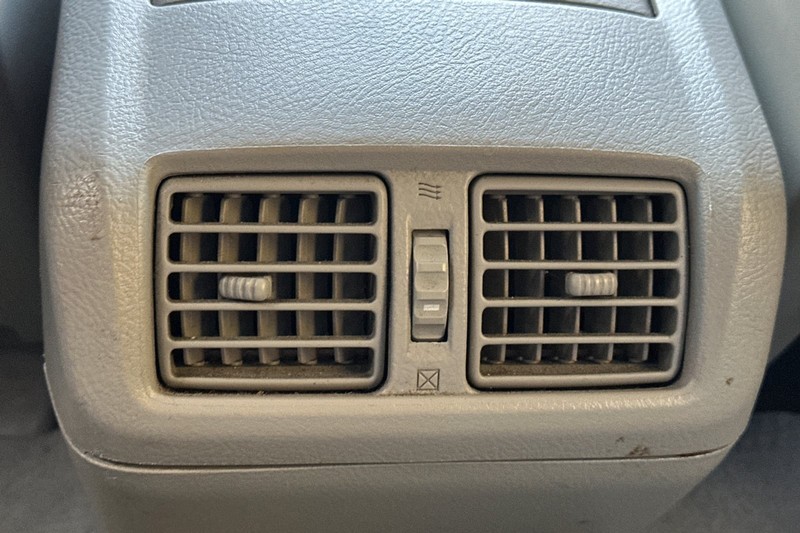 Lexus RX 330 Vehicle Full-screen Gallery Image 41