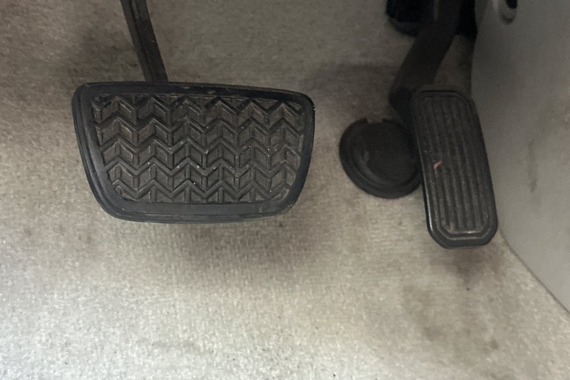 Lexus RX 330 Vehicle Full-screen Gallery Image 42